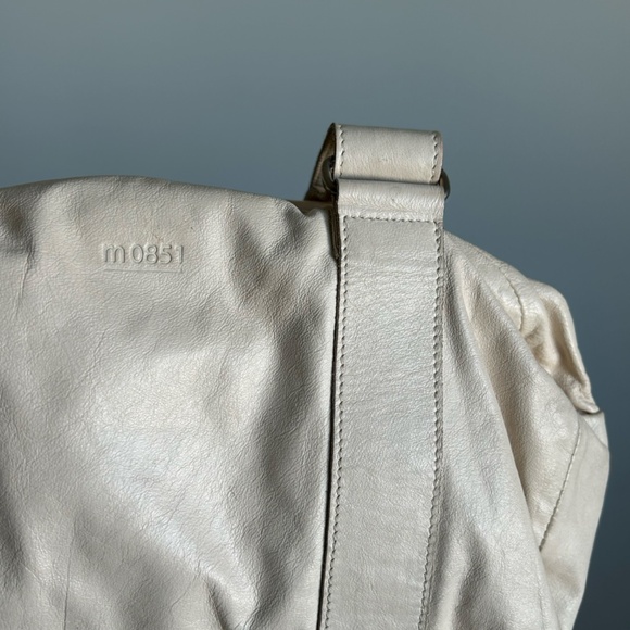 0851 Cream Leather Shoulder Bag - Picture 4 of 4